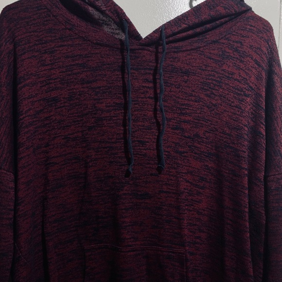Red hooded long sleeve with pocket - Picture 2 of 4